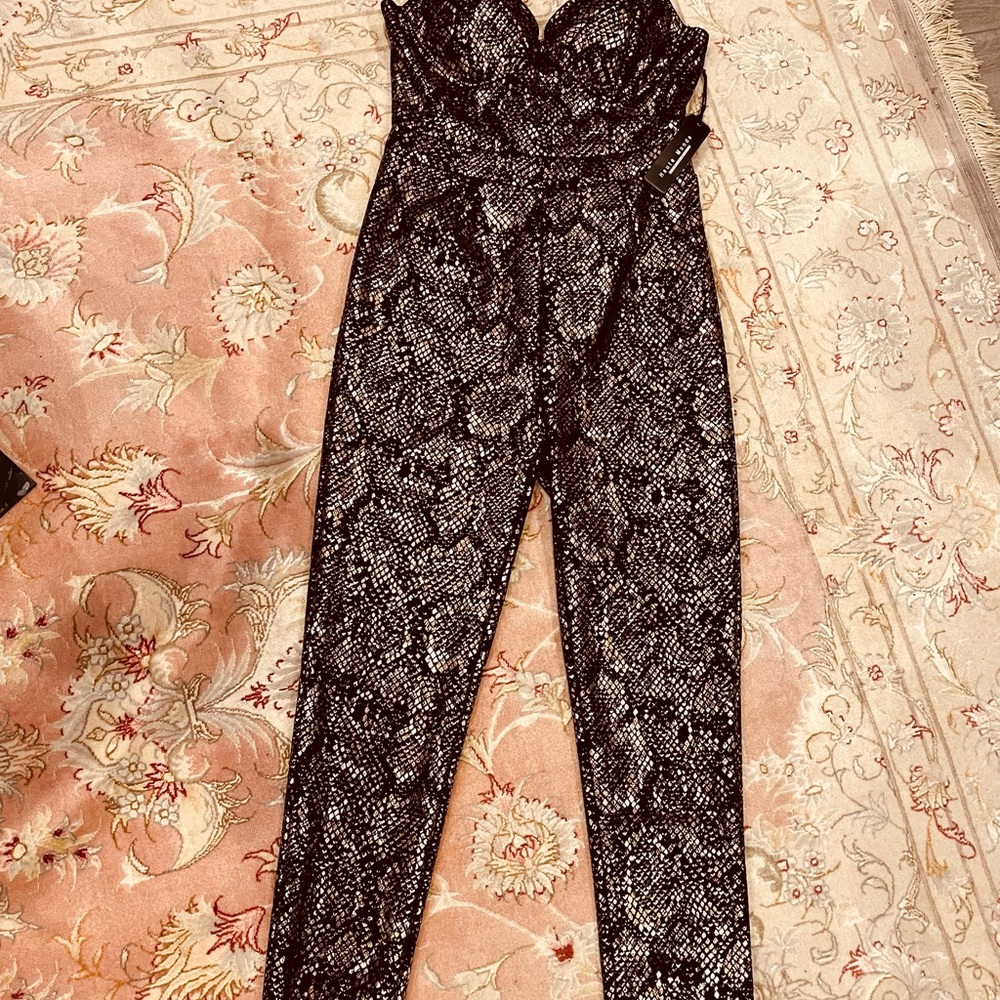 Elegant sleeveless Black and gold and cupper Jumpsuit